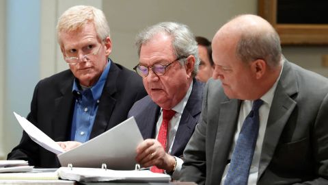 Alex Murdaugh sits in the Colleton County courthouse with defense attorneys Dick Harpootlian, center, and Jim Griffin, right, on January 23.