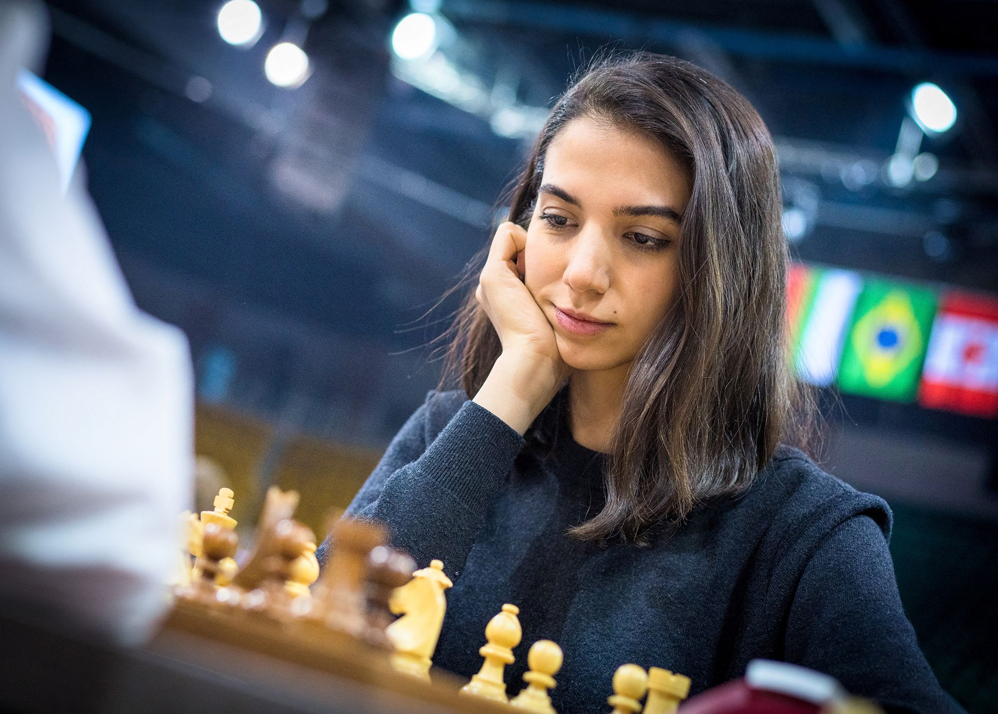 Iranian chess player who competed without hijab meets with Spanish