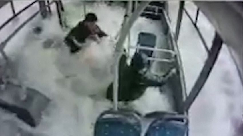 VIDEO THUMBNAIL bus turkey plunges into lake