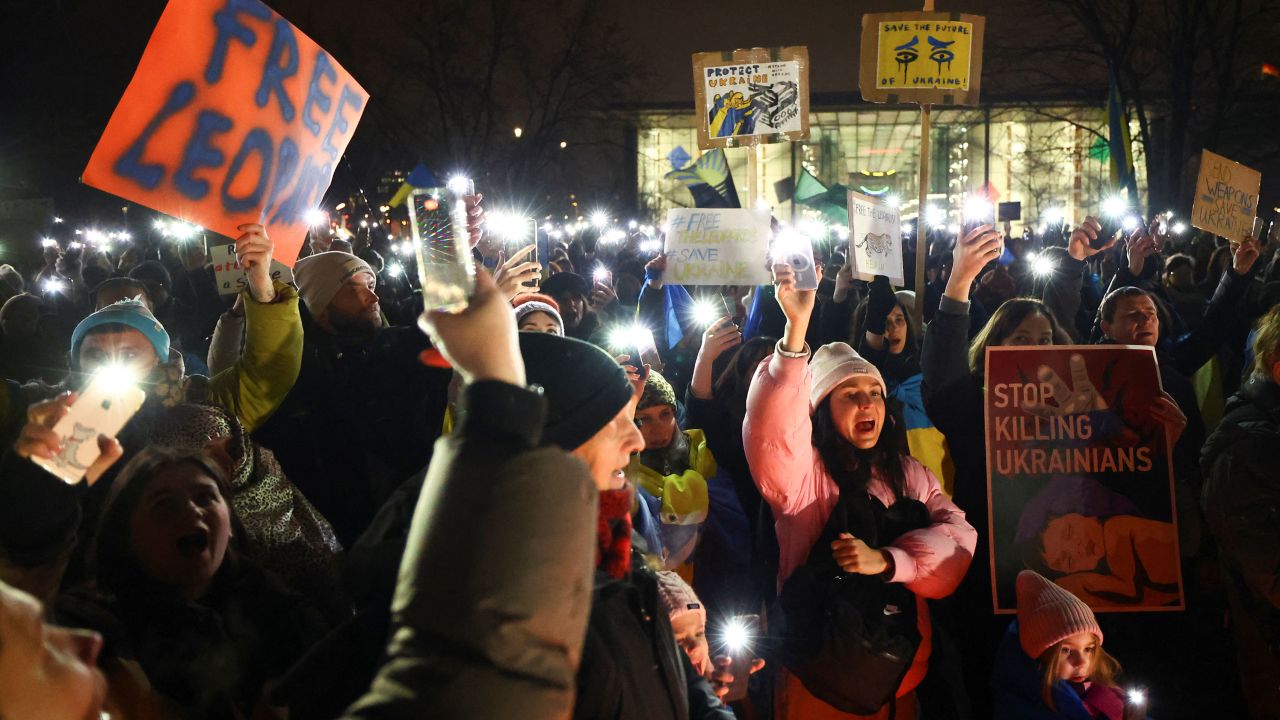 People in Berlin protest in favor of sending heavy battle tanks to Ukraine on January 20. 