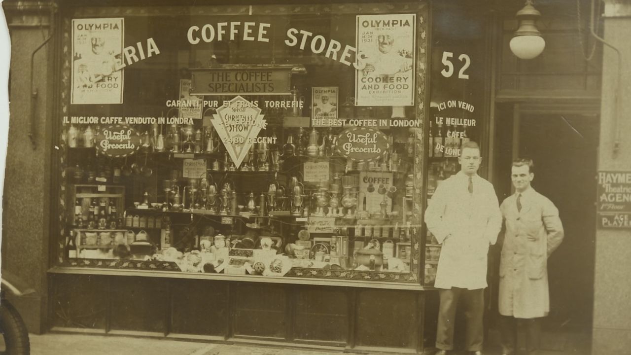 Algerian Coffee Stores in the 1930s. The shop was founded in 1887 and is run as a family business today.
