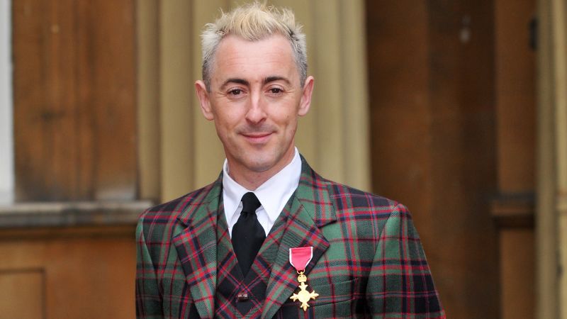 Alan Cumming returns OBE award in protest at ‘toxicity’ of British Empire | CNN