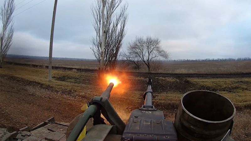 Video: See Ukrainian soldiers use Soviet-era tanks against Russia | CNN