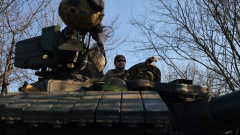 Ukraynalılar Sovyet dönemi tanklarına aşina olsalar da, bahara kadar Batı tarafından tedarik edilecek olan Leopard 2'ler, Abrams ve İngiliz Challenger'lar daha fazla ateş gücü getirecek.