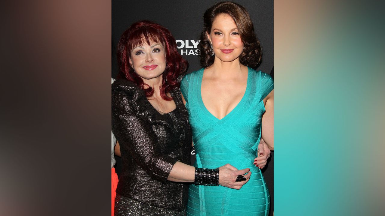 Naomi Judd (L)  and Ashley Judd at the premiere of  'Olympus Has Fallen' in Los Angeles on March 18, 2013