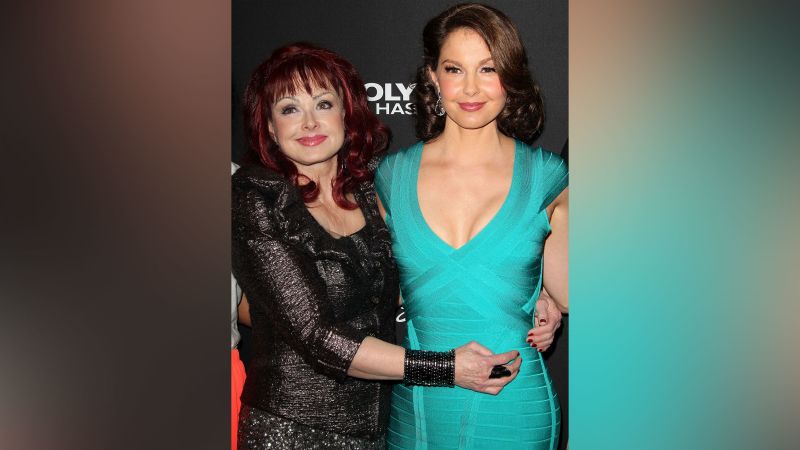 NextImg:Ashley Judd says she needed to go back into therapy after seeing her mother's death scene in media | CNN