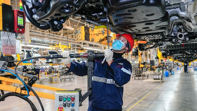 NextImg:Global economic outlook slightly 'less gloomy' than expected, IMF says | CNN Business