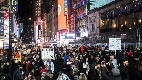 People gather in Washington Square Park to protest against the police assault of Tyre Nichols in New York on January 28, 2023.