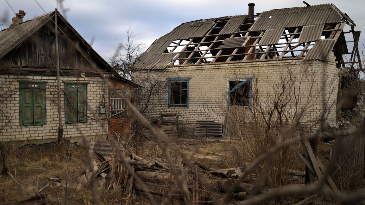 Shelling has caused serious damage to the village of Zarichne, near Kreminna. 