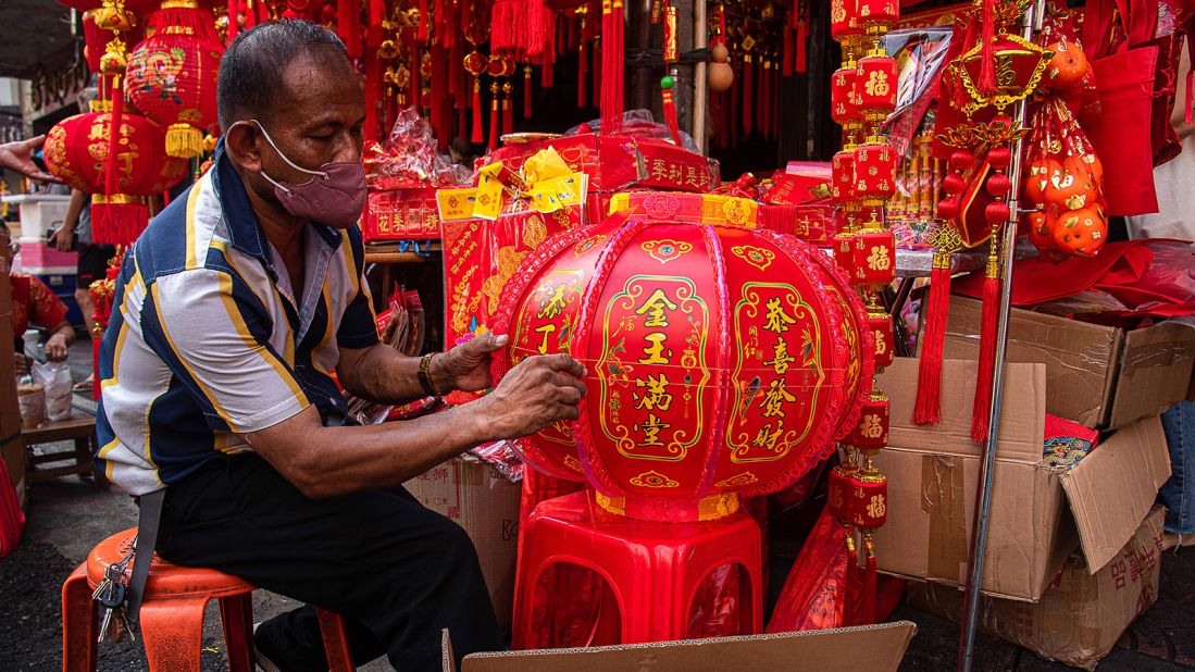 <strong>Bangkok, Thailand: </strong>A worker prepares red lanterns at a shop in Bangkok's Chinatown during Lunar New Year. 