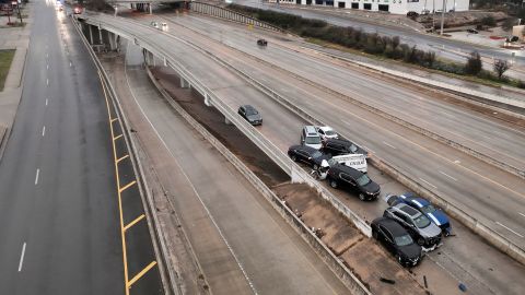 Un accident mortel impliquant plusieurs véhicules à Austin, au Texas, lors d'une tempête de verglas le mardi 31 janvier 2023. 