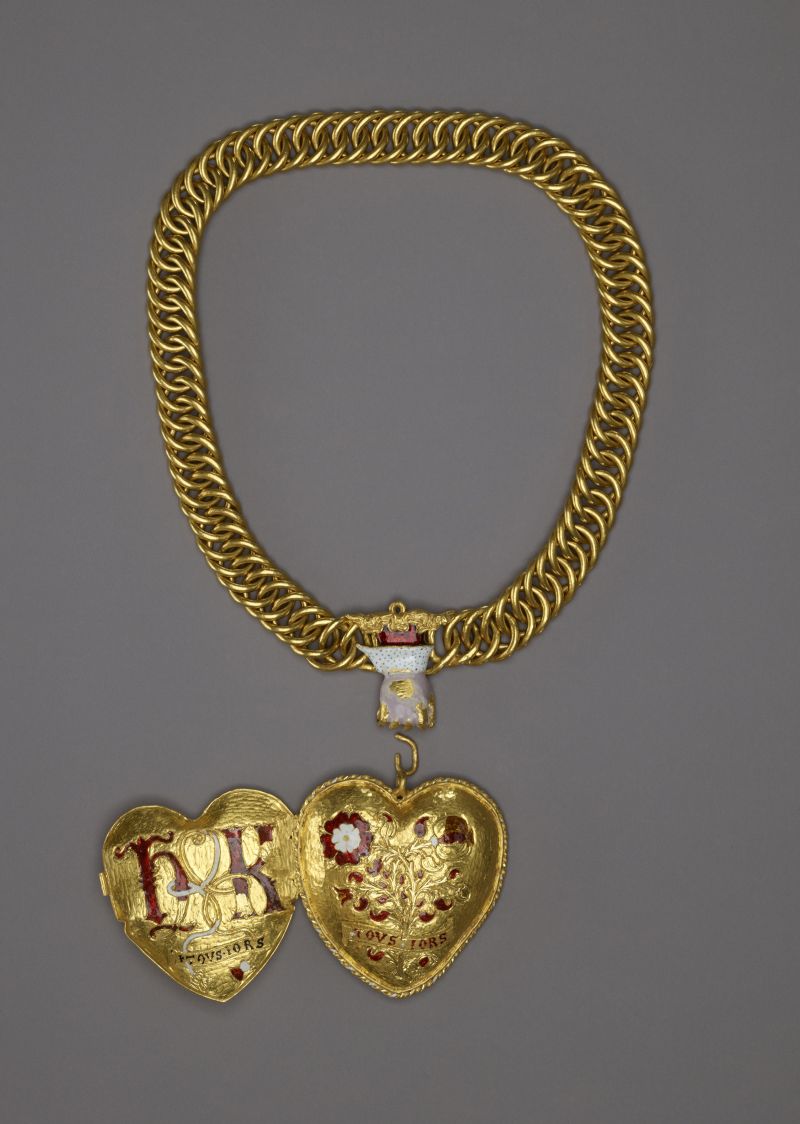 Gold pendant linked to Henry VIII found by amateur detectorist | CNN