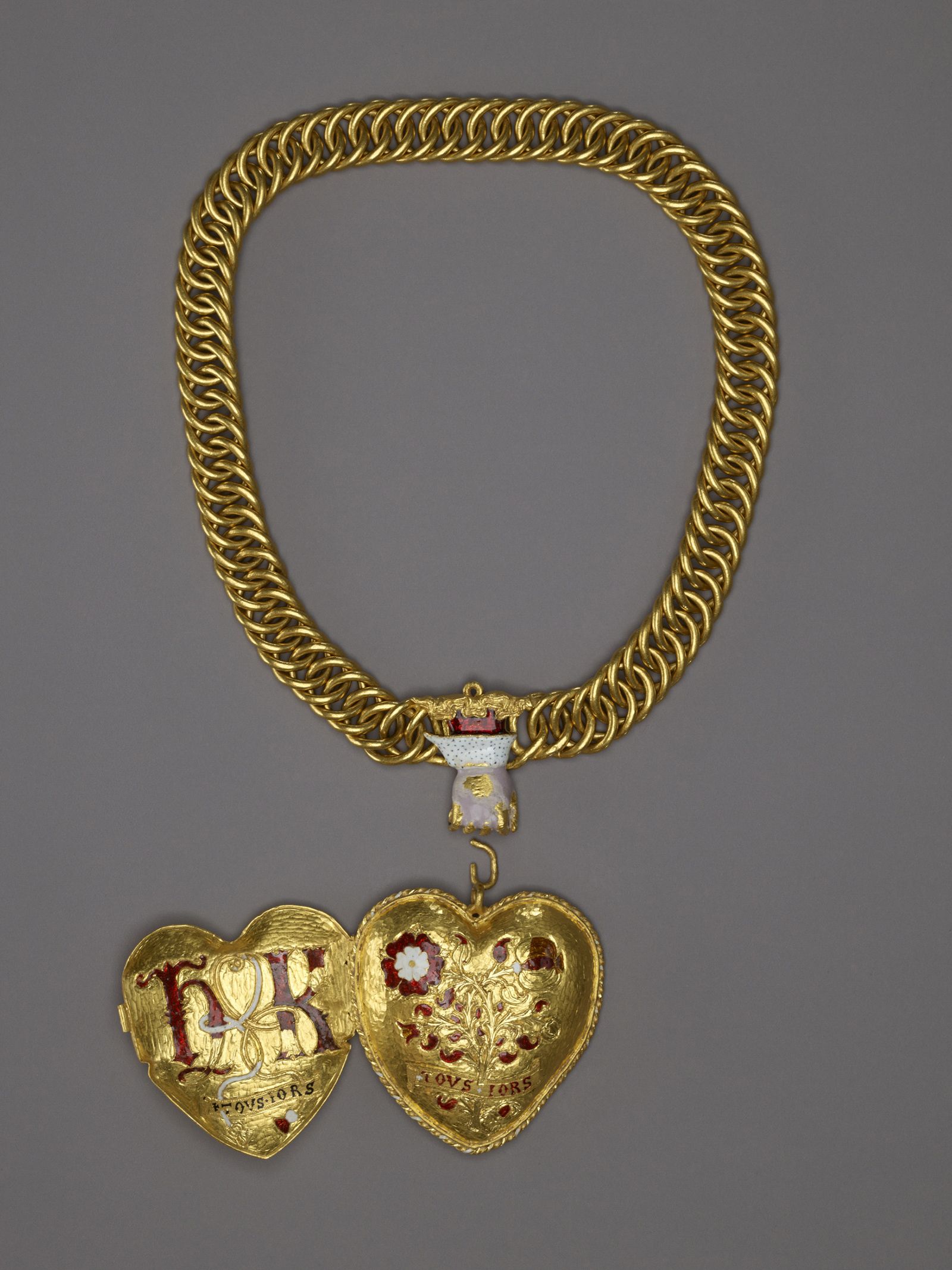230201095205-02-amateur-detectorist-gold-necklace-tudor.jpg