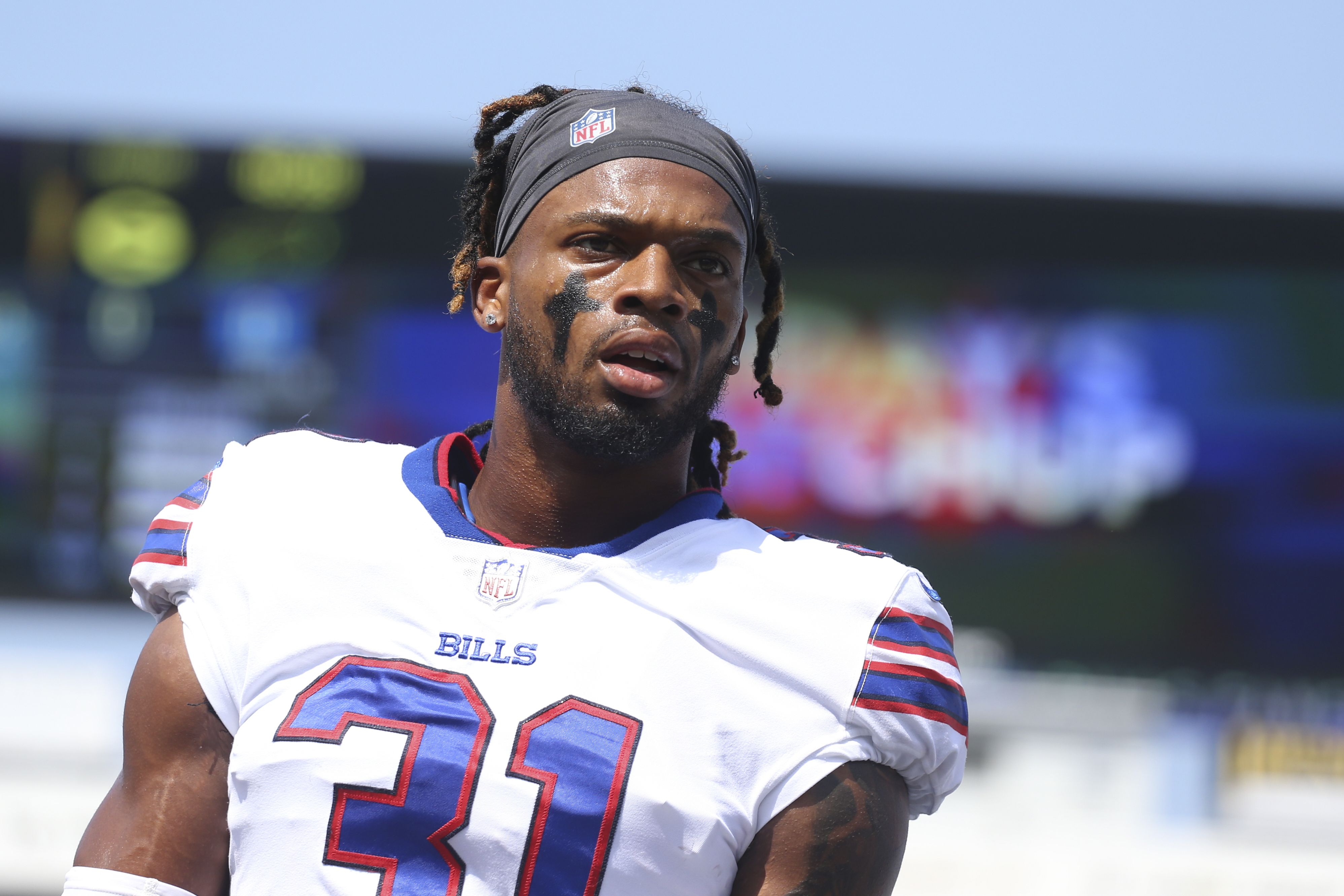 Damar Hamlin makes appearance on field at Super Bowl