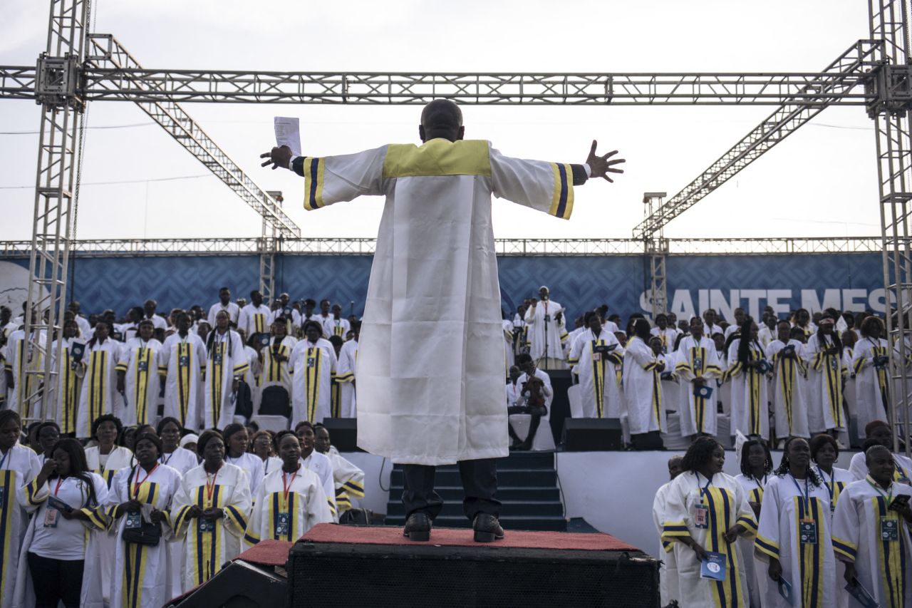 A choir sings ahead of the arrival of Pope Francis at N'Dolo Airport.
