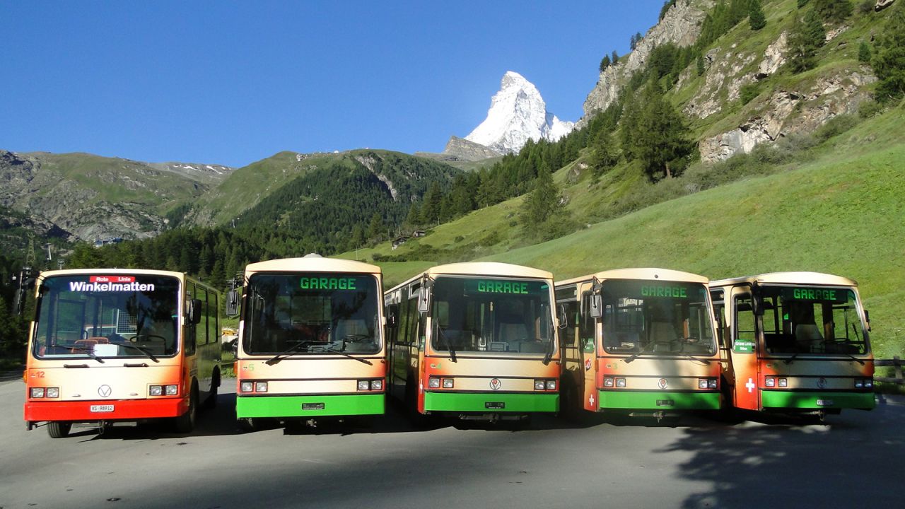 Today, Zermatt has 10 e-buses covering two routes, each capable of holding between 30 and 80 passengers.