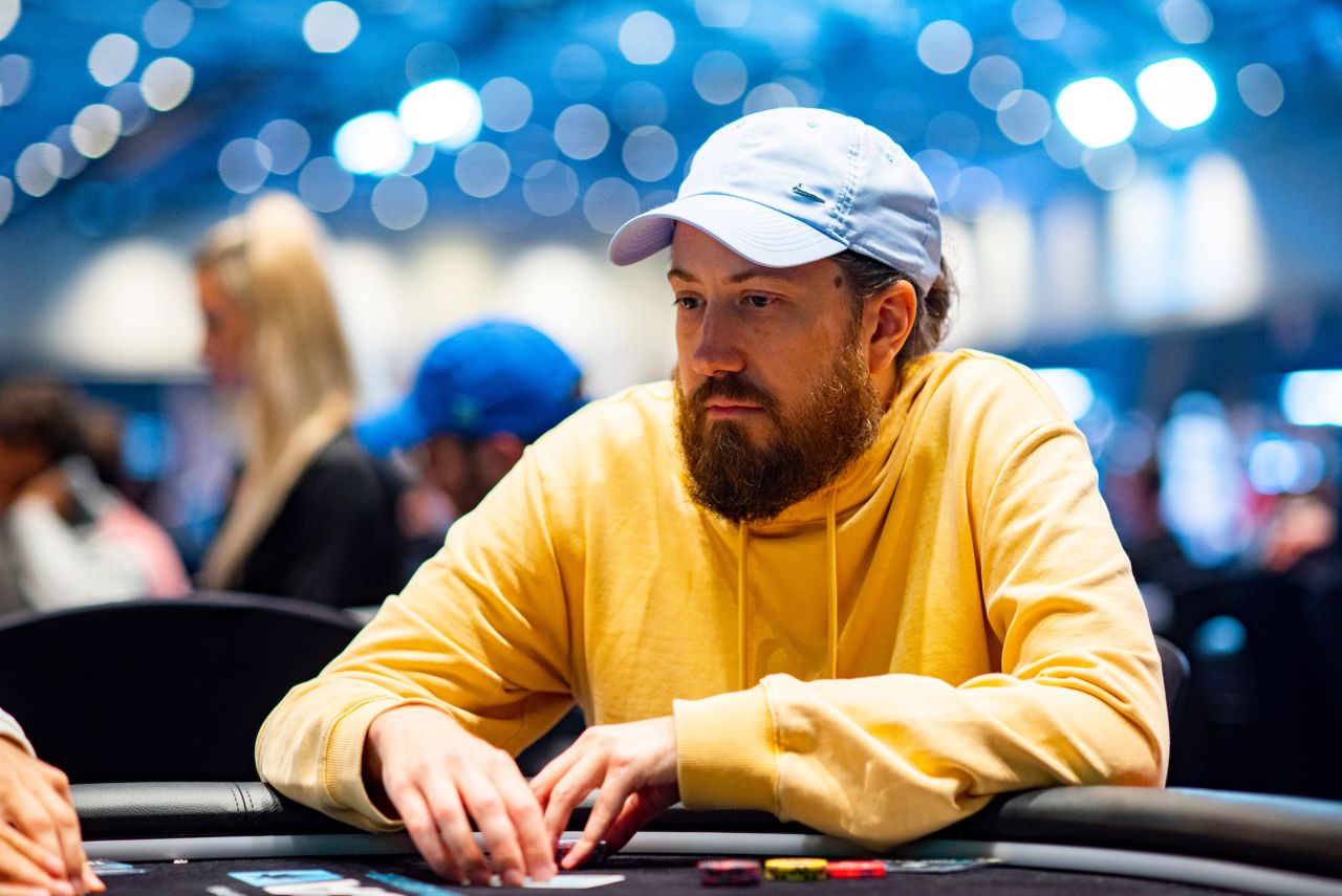 O'Dwyer called out the airline on TV during a high stakes poker game.
