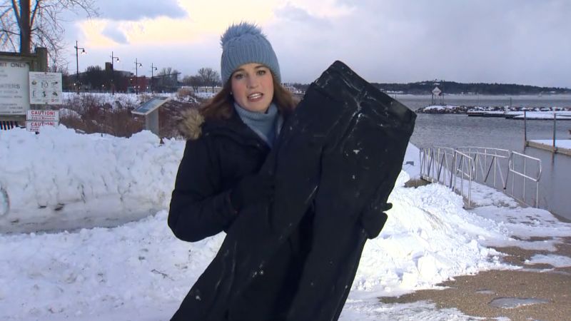 NextImg:Video: Reporter froze a pair of jeans in minutes during 'epic' cold blast in Vermont | CNN