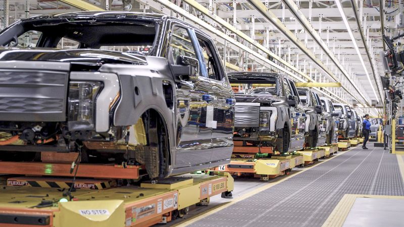 Read more about the article Production halt on Ford’s electric F-150 Lightning will last at least a week and half – CNN