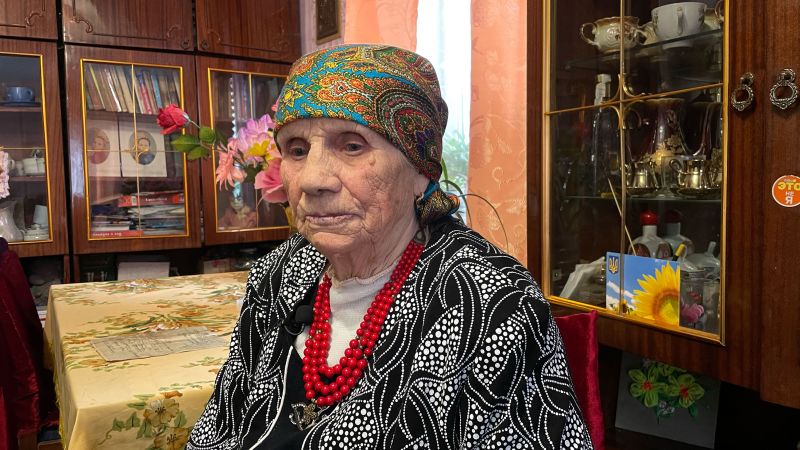 This 102-year-old Ukrainian survived Stalin's forced famine. Now she is making camouflage sniper suits | CNN