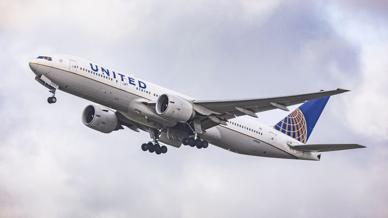 NextImg:FAA proposes fining United $1 million for skipping safety steps | CNN Business