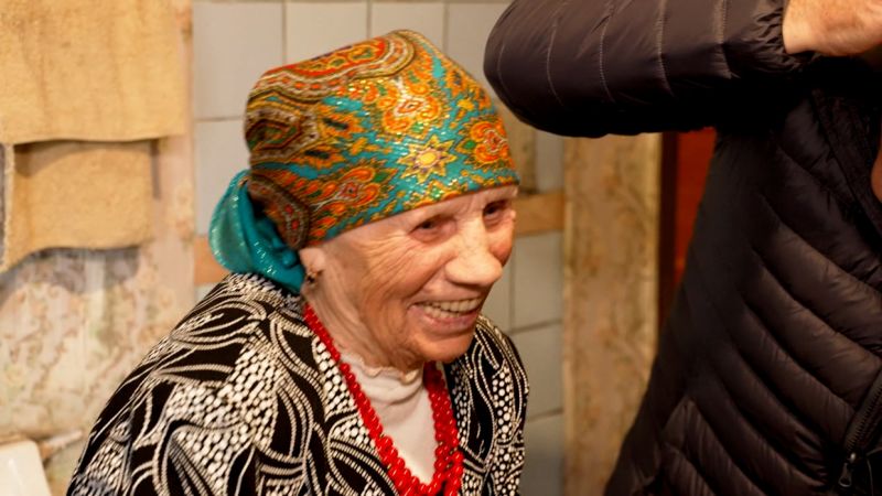 Video: 102-year-old suffered under Kremlin. Now she’s making sniper suits for Ukraine’s fight against Russia | CNN