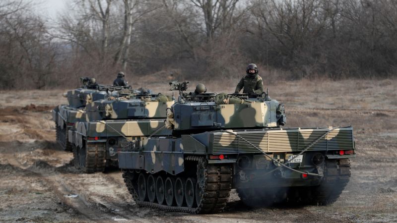 NextImg:Video: This is how Ukrainians are training to use Leopard 2 tanks | CNN
