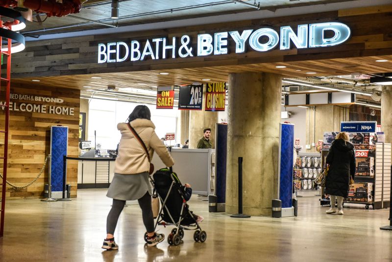 Bed Bath Beyond closes stores and raises 1 billion to stave off