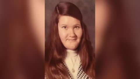 Os pais de Laurel Jean Mitchell relataram seu desaparecimento depois que ela não voltou do trabalho em um acampamento da igreja em 6 de agosto de 1975.