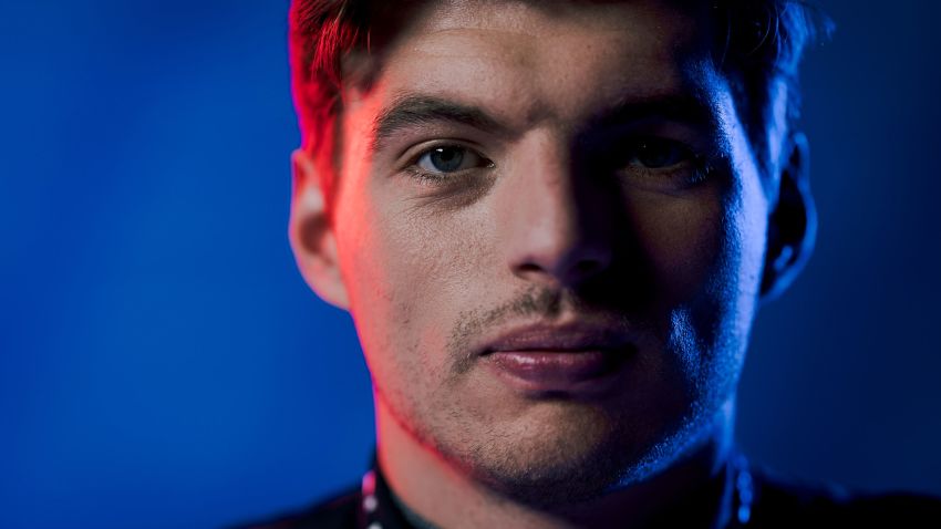 Max Verstappen 在 2023 年在英國倫敦舉行的 Red Bull Racing 套件發布照片拍攝期間看到。 // Red Bull Racing / Red Bull Content Pool // SI202301310410 // 僅供編輯使用 //