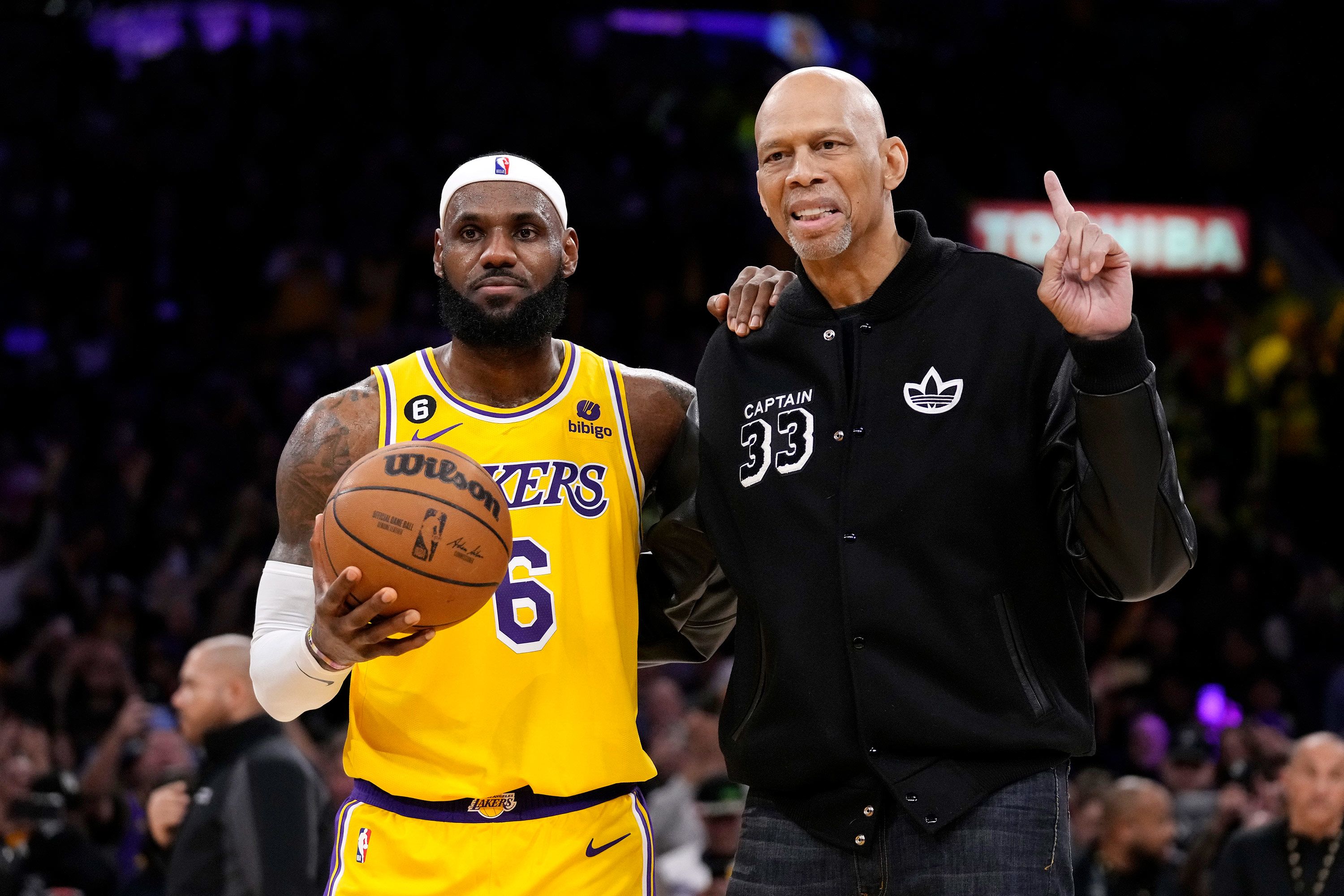 James Worthy looking for more leadership from LeBron James