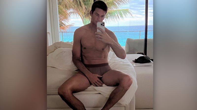 Tom Brady's underwear selfie gets the internet talking