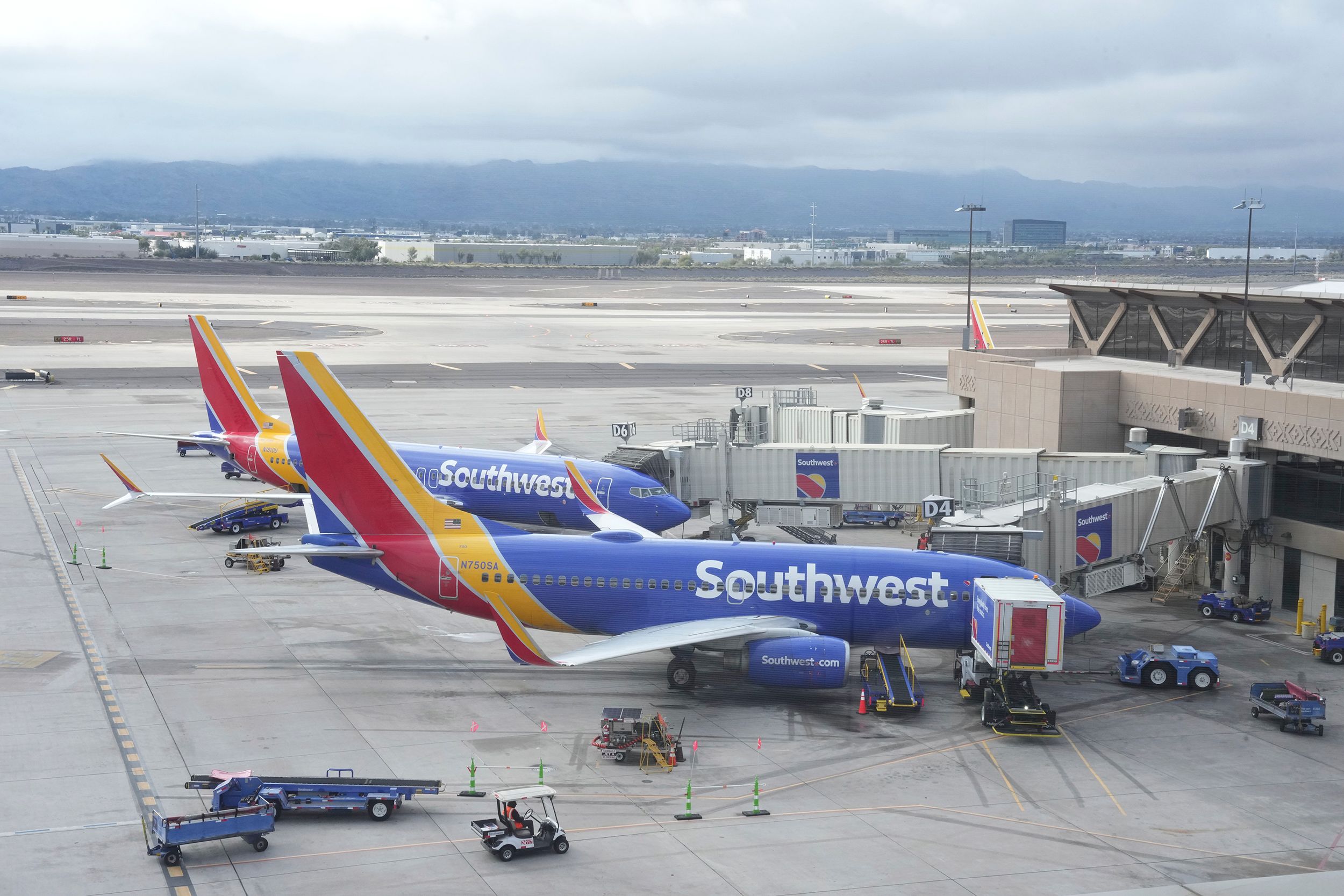 Southwest, other US airlines face holiday travel test after 2022