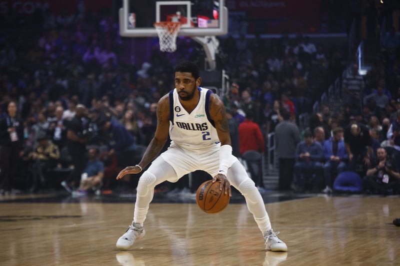 Kyrie Irving helps Dallas Mavericks to victory over Los Angeles