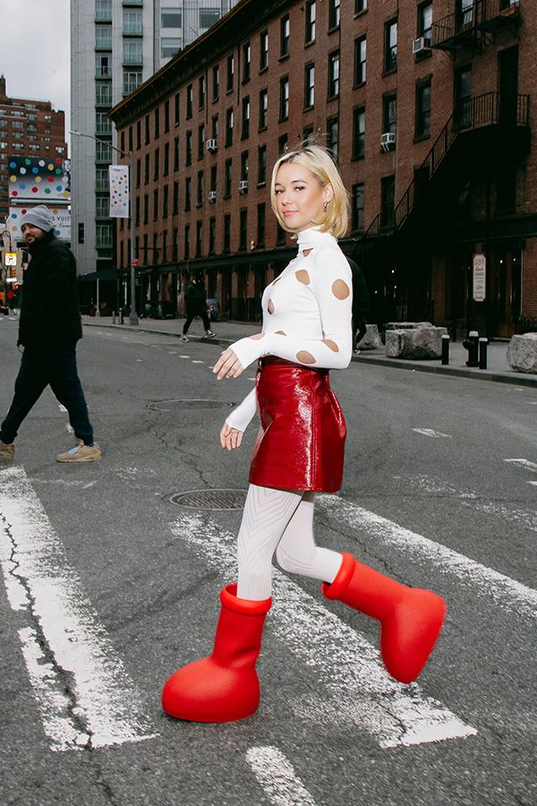 afstemning tjære prins MSCHF Big Red Boots: With these absurd shoes, fashion is entering its silly  era | CNN