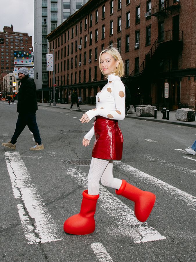 MSCHF Big Red Boots: With these shoes, fashion its silly era CNN