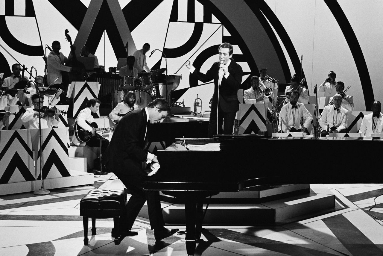 Bacharach plays with host Andy Williams for Williams' "Kaleidoscope Company" TV special in 1968.