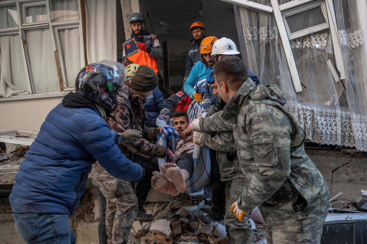 Rescuers carry a man who was stuck in the rubble for two days in Hatay.