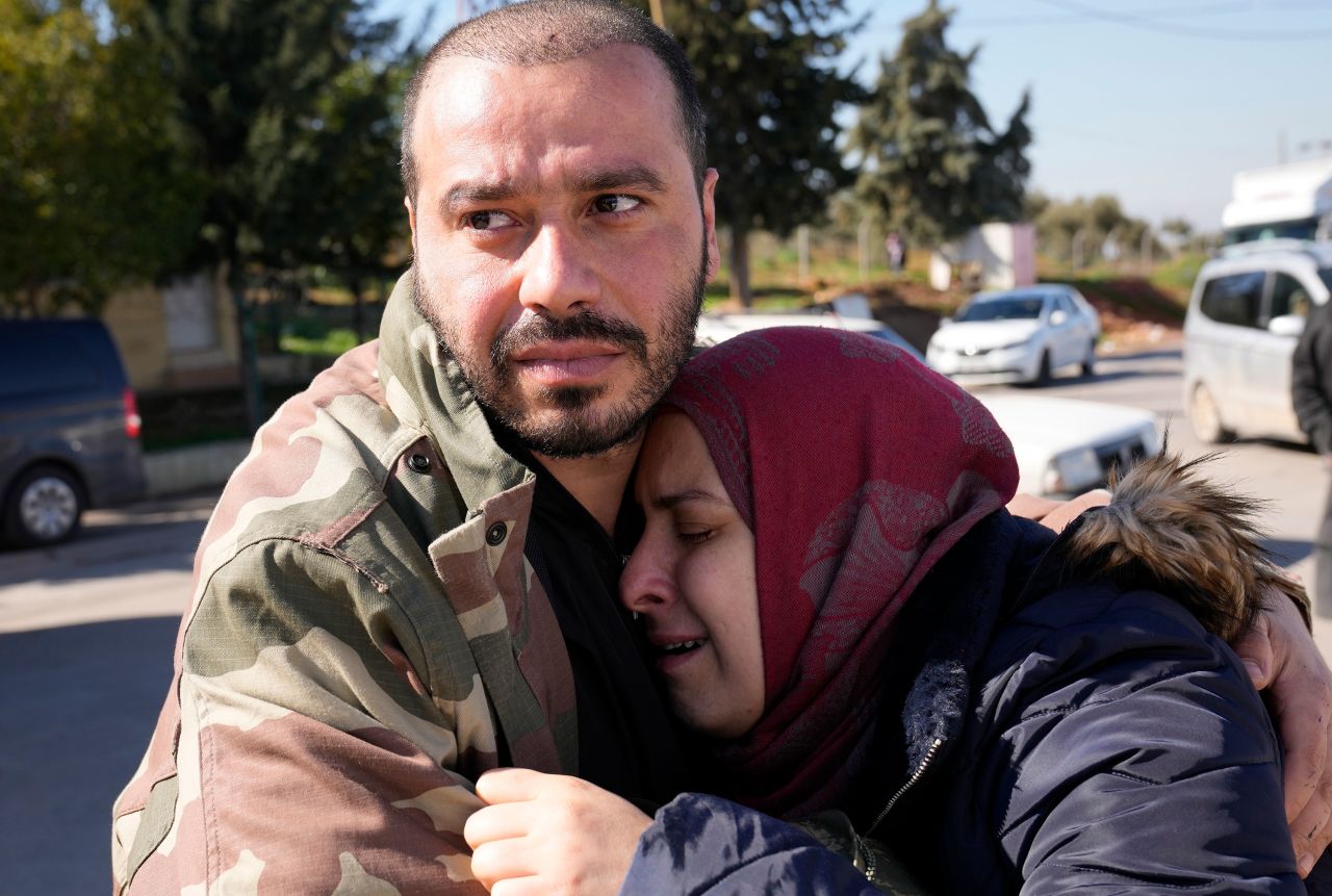 A couple mourns the loss of their daughter as her body is transferred to Syria from the Turkish crossing point of Cilvegozu on February 9.
