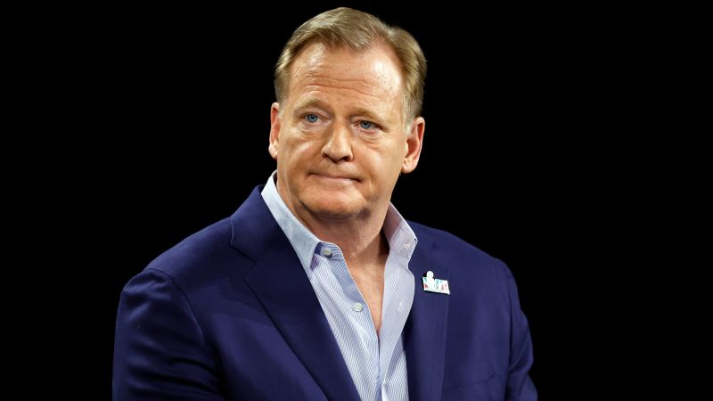 NextImg:10 former NFL players sue league's disability program, alleging board 'engaged in repeated and substantial derelictions of their responsibilities' | CNN