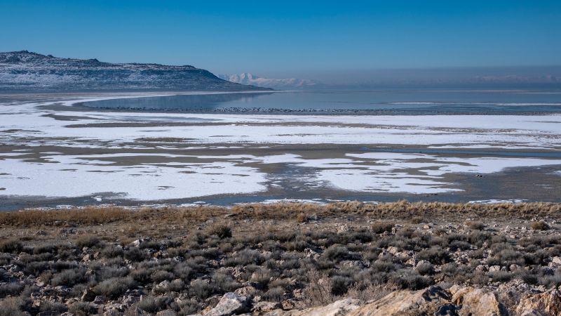NextImg:Scientists fear a Great Toxic Dustbowl could soon emerge from the Great Salt Lake | CNN