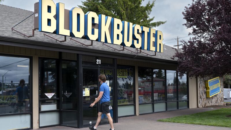 NextImg:The last surviving Blockbuster has an ad timed for the Super Bowl | CNN Business