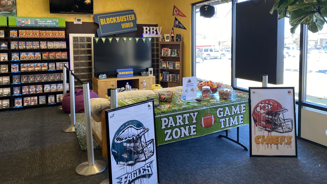 Blockbuster store in Bend, Oregon has created a retro 1990's living room setup for customers to watch its ad on Super Bowl Sunday.