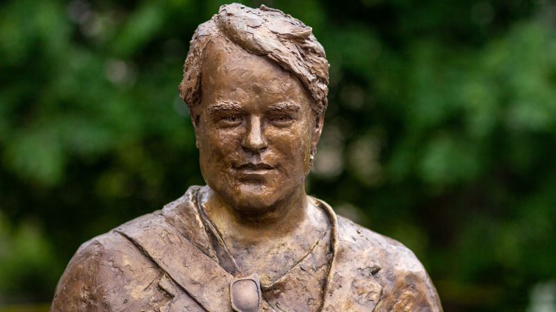 NextImg:'This is where Phil belongs': Statue of Philip Seymour Hoffman donated to George Eastman Museum in Rochester | CNN