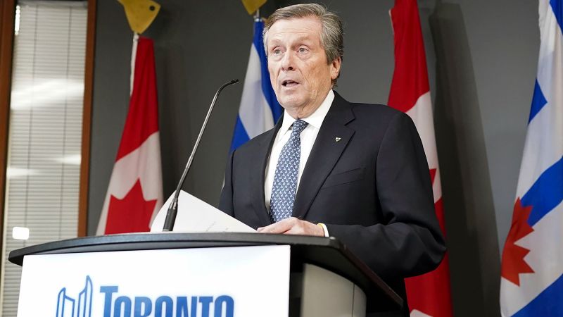 NextImg:Toronto mayor steps down after relationship with former staffer | CNN