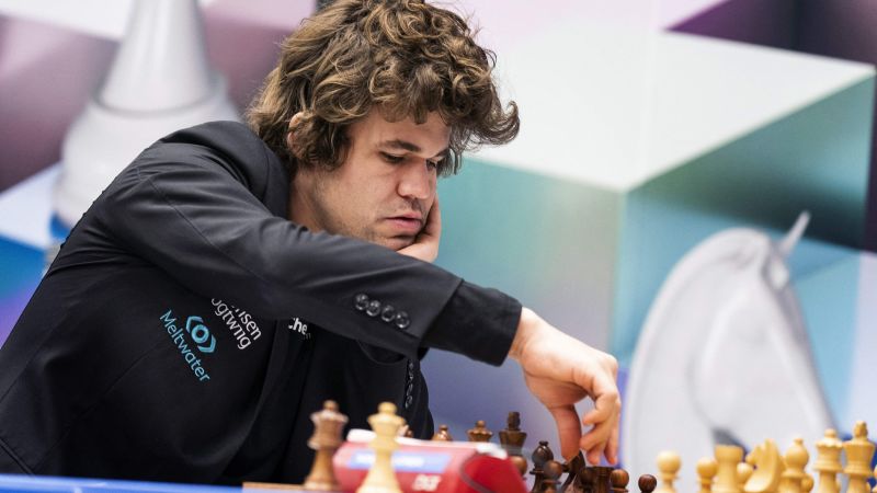NextImg:Magnus Carlsen beats Hikaru Nakamura in battle of chess' big guns | CNN