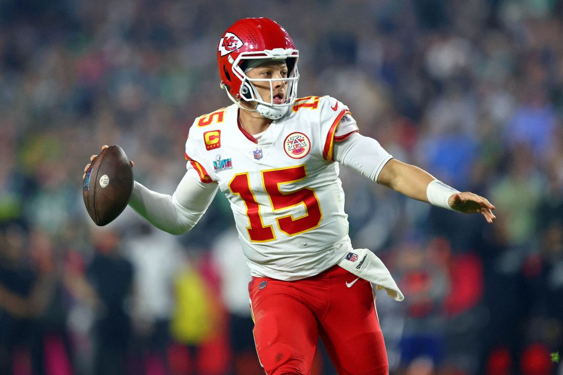 Mahomes passes the ball against the Eagles during the third quarter.