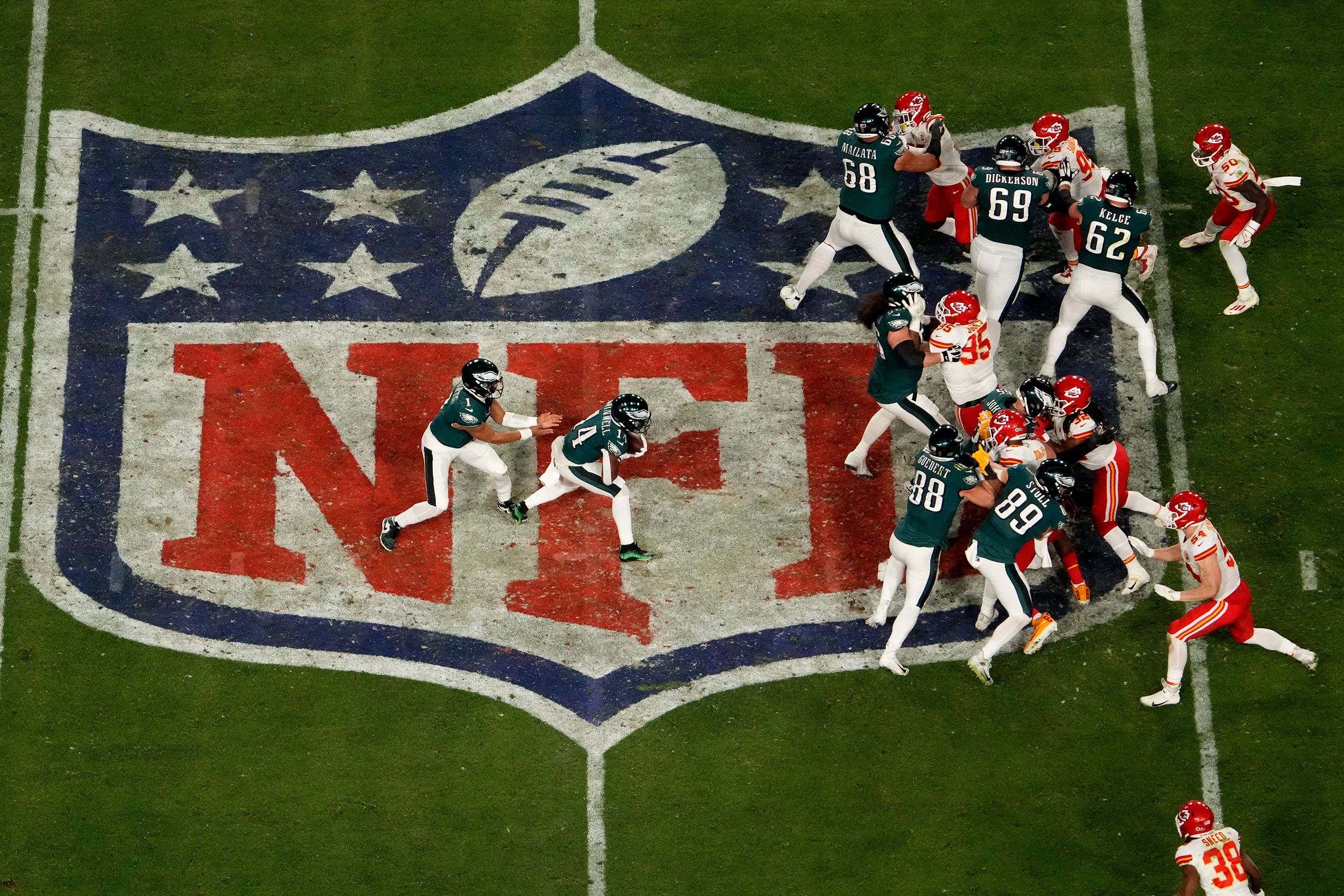 Philadelphia Eagles Win First Super Bowl, Defeating New England