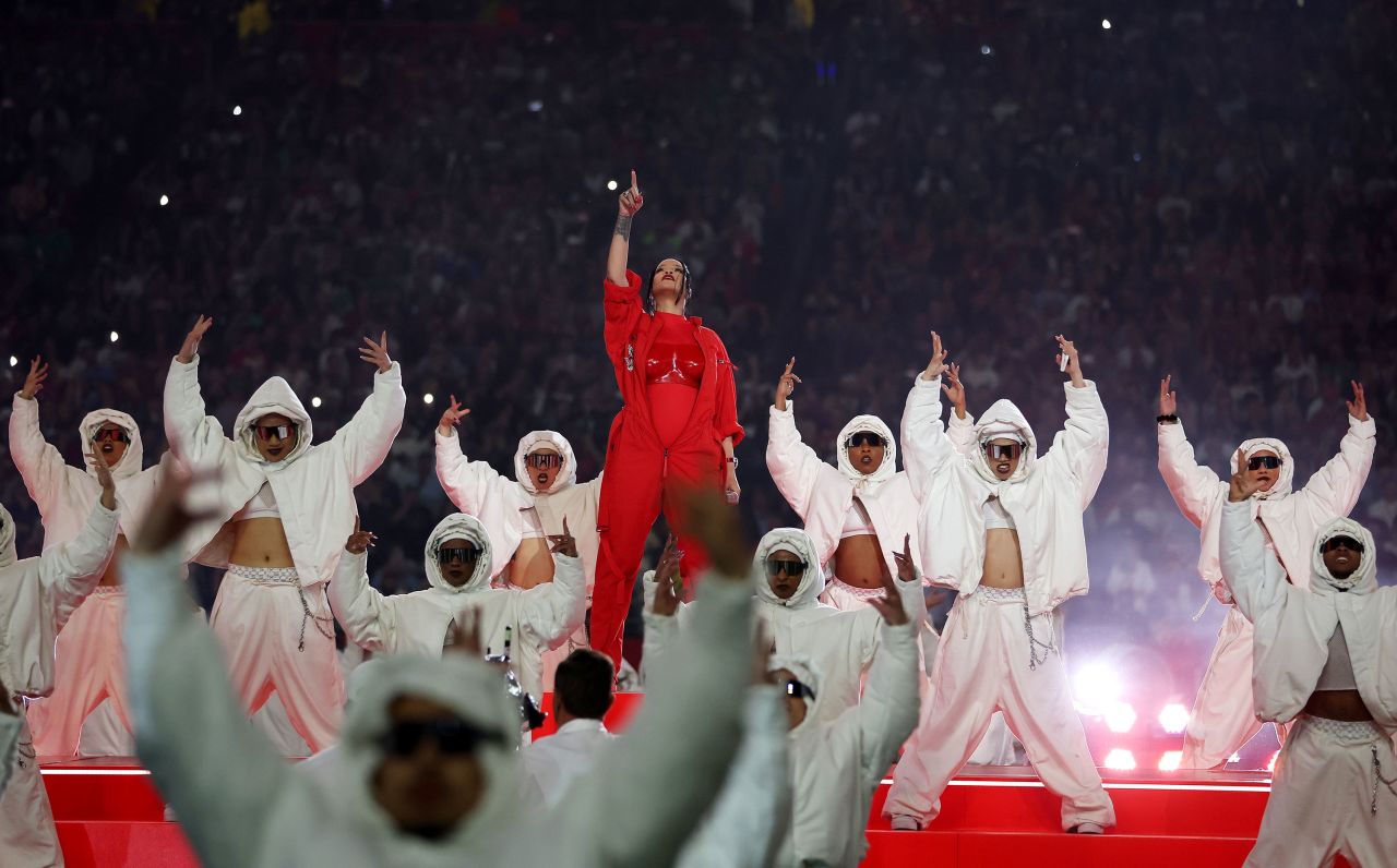 Rihanna performed a medley of hits including "We Found Love" and "Run This Town."