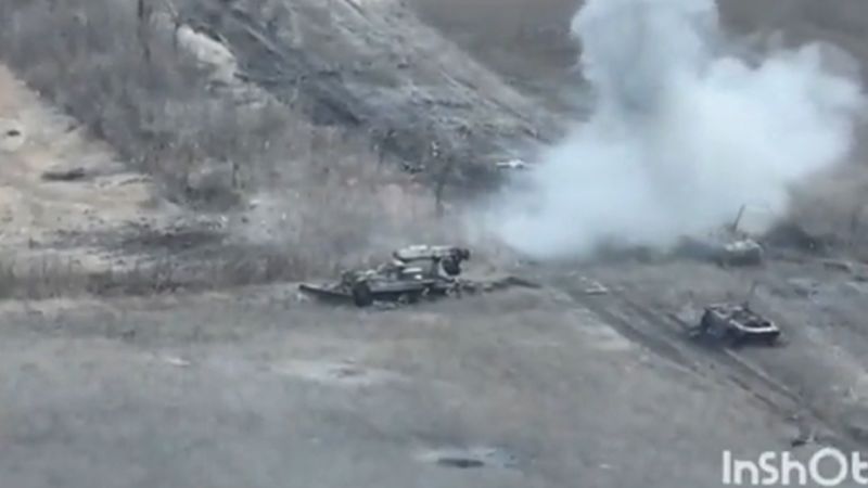 Dramatic video appears to show heavy losses among Russian armored ...